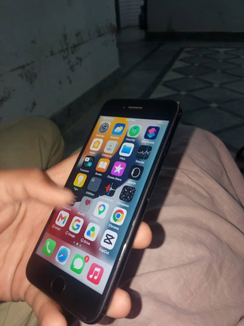 Apple iPhone 7 Plus 2