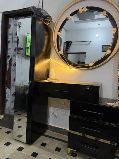 Bed dressing mirror almari