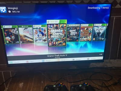 Xbox 360 300GB  with 2 controllers