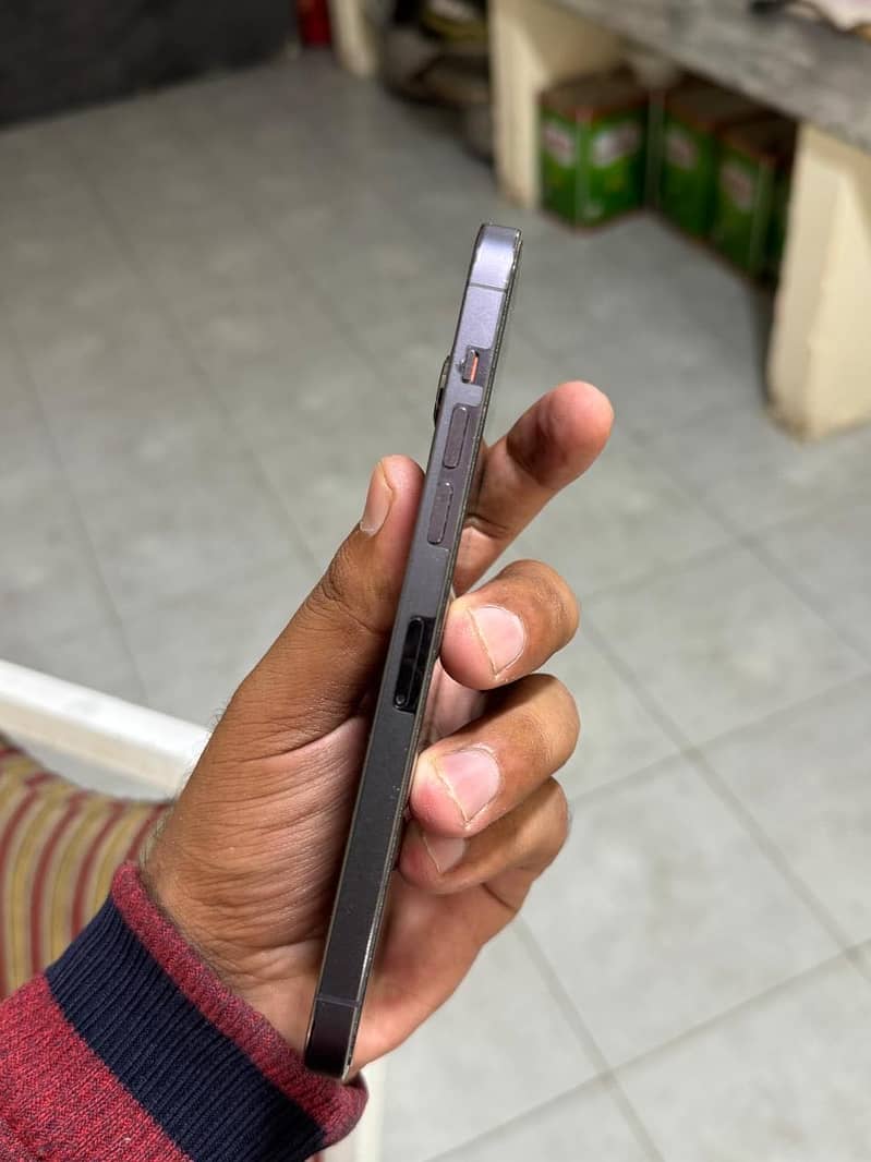 iPhone 14 Pro Max 2