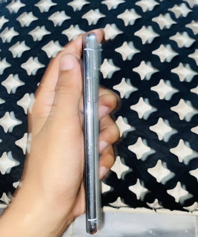 Apple iPhone X 4