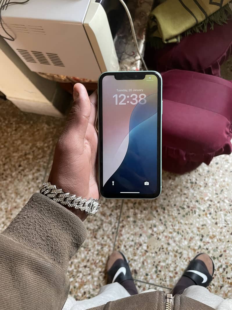 Apple iPhone 11 4