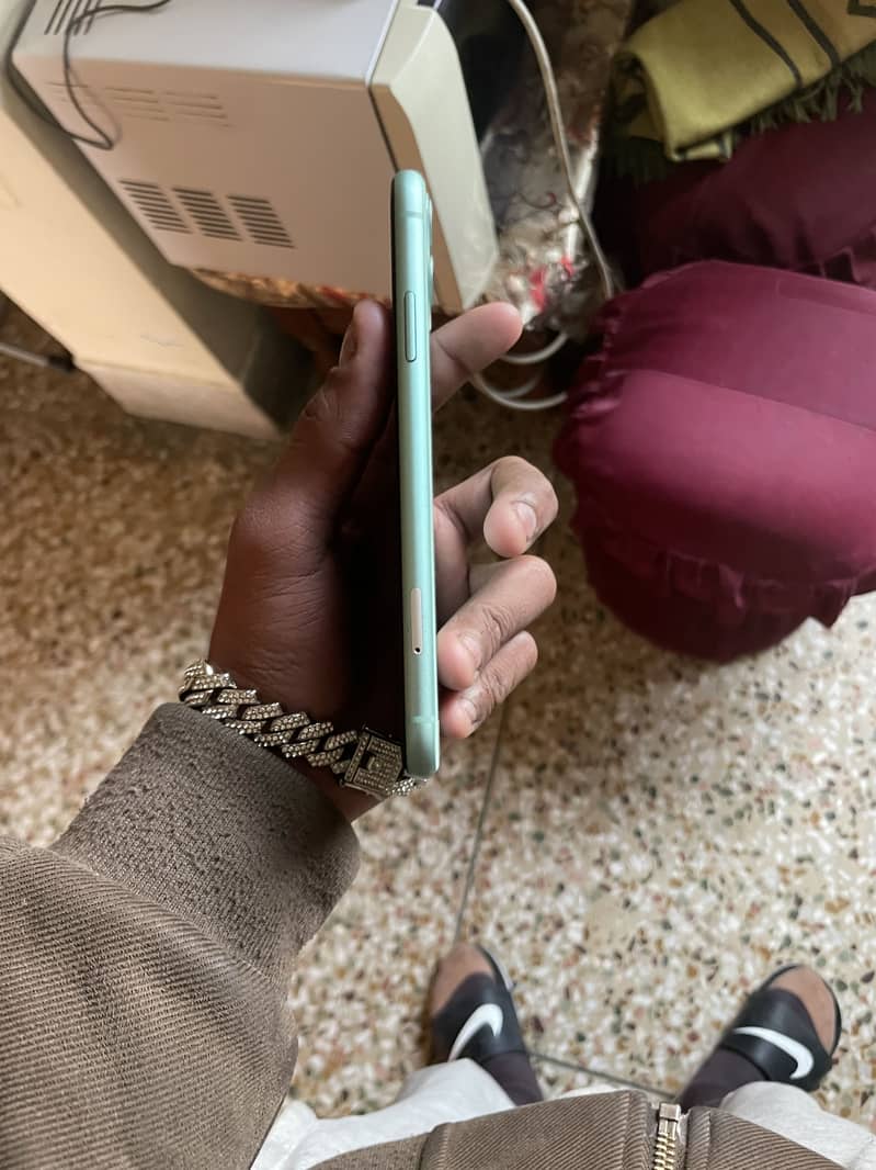 Apple iPhone 11 5