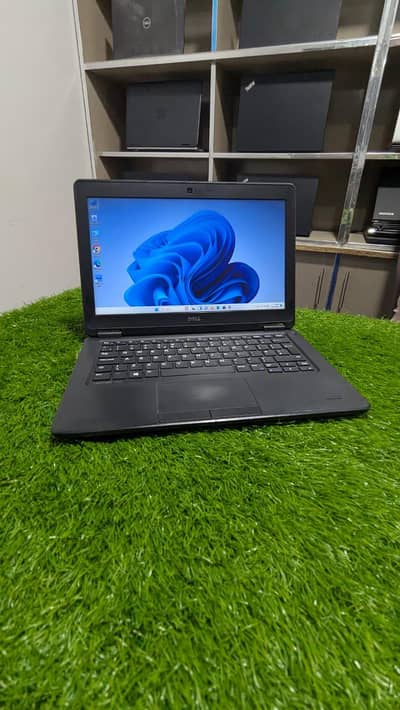 Dell Latitude E7250 i5 5 gen 8gb ram 128 ssd