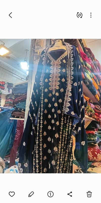 acchi velvet ke suit teen color hai 0309 0186494
