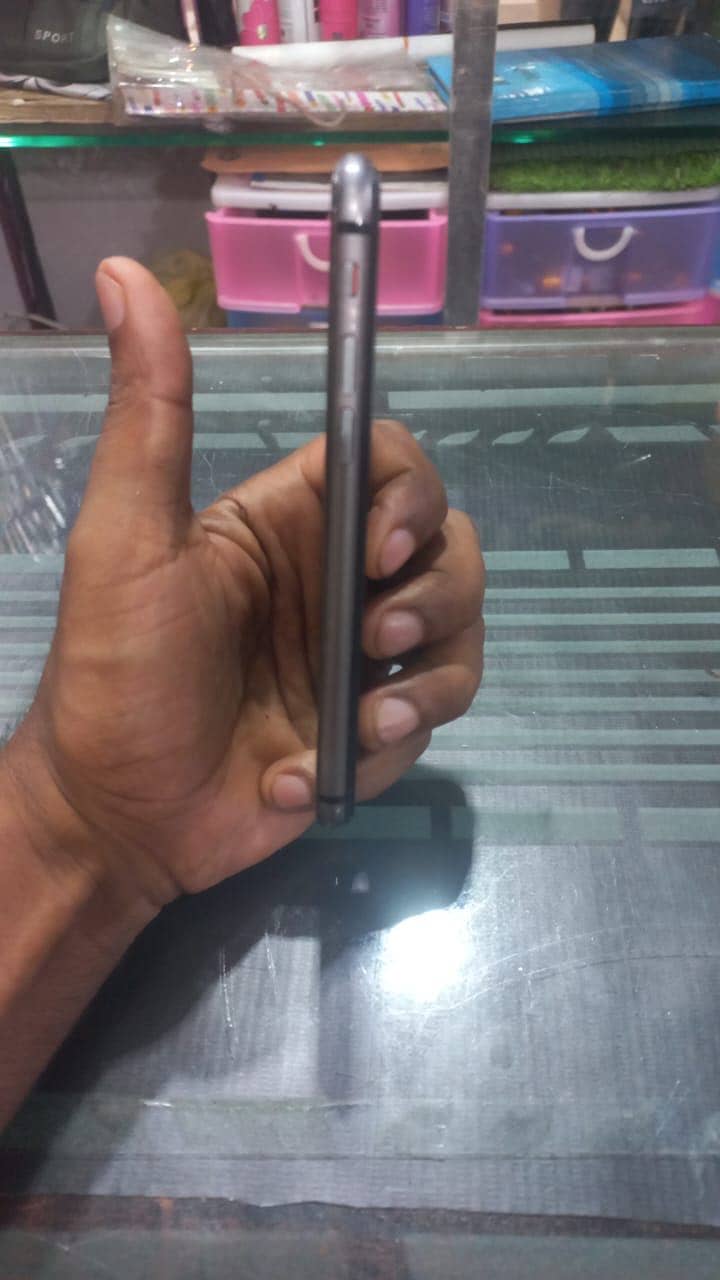 Apple iPhone 8 3