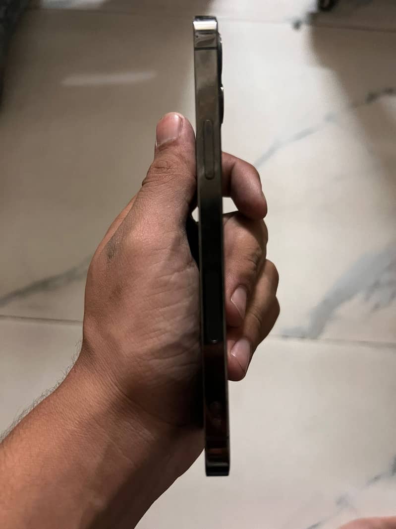 iPhone 12 Pro 4