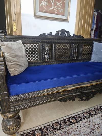 USED SOFA IN NEW CONDITION DEATAILED WOOD WORK VERY CLASSIC