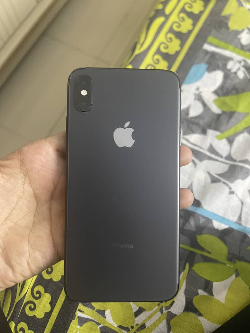 iPhone XS Max 1