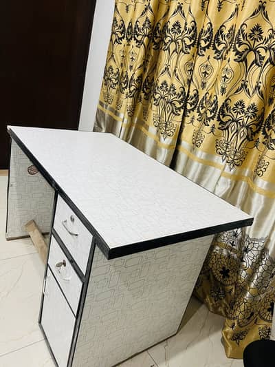 OFFICE TABLE