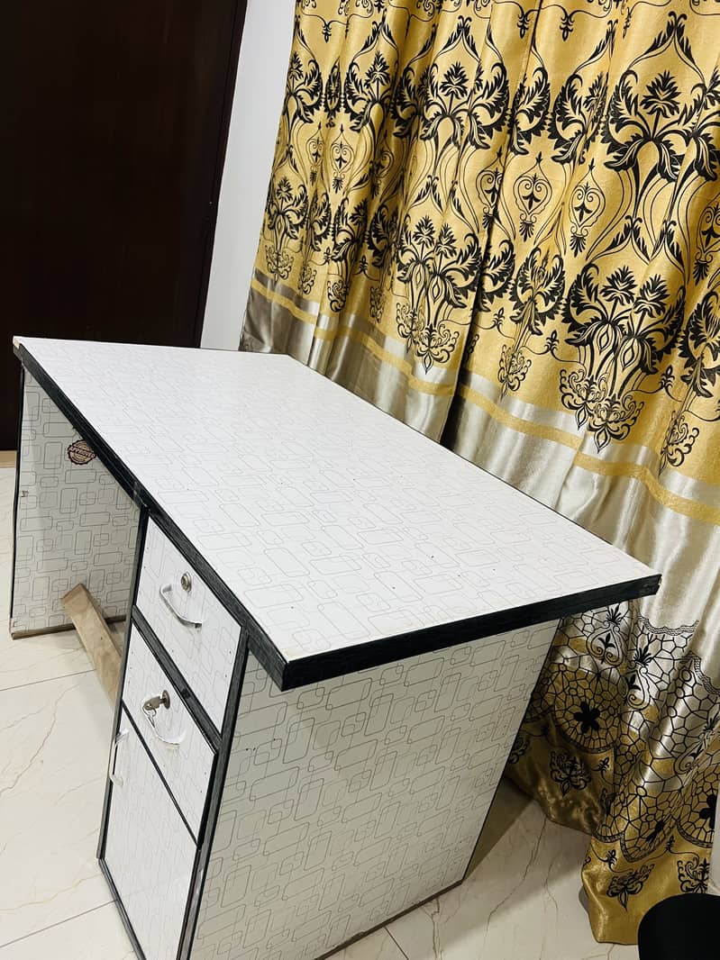 OFFICE TABLE 1