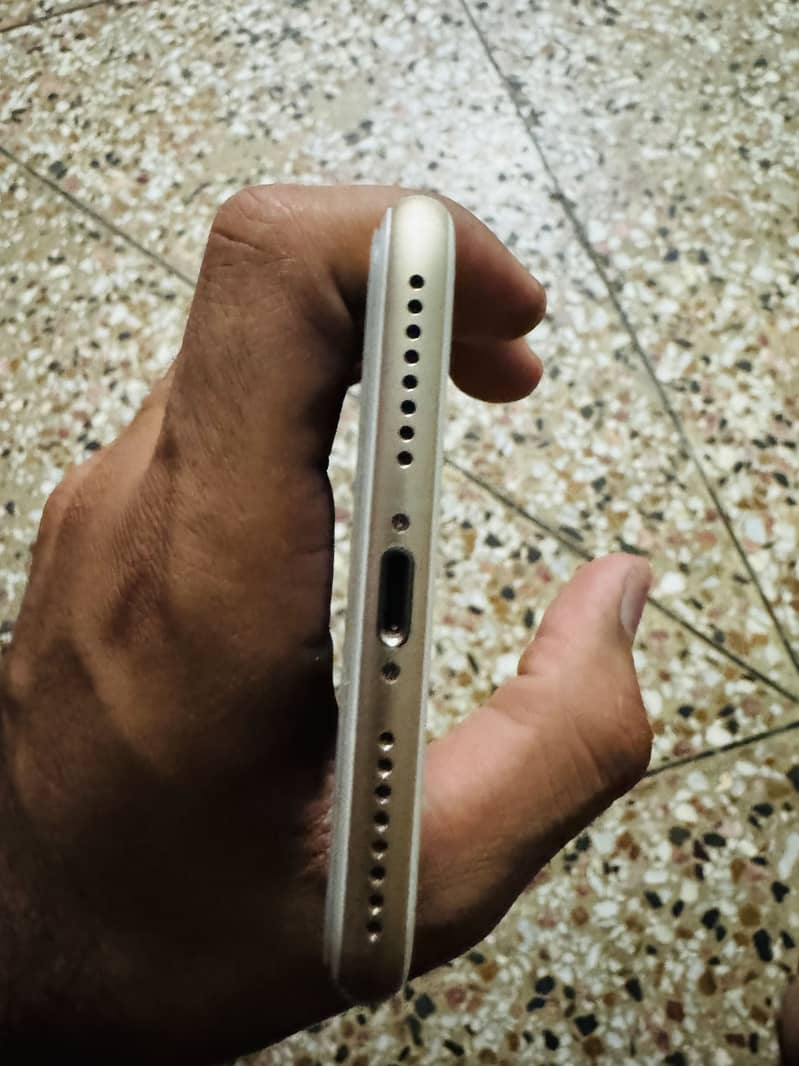 Apple iPhone 7 Plus 6