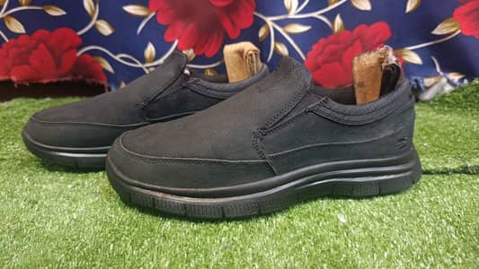 Skechers Men’s Size 9 - Neat & Clean