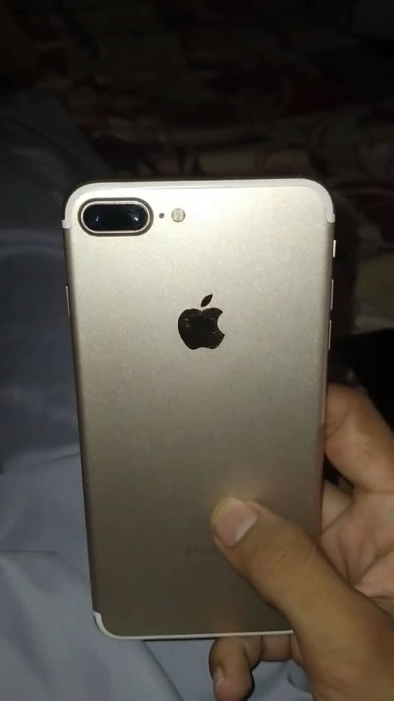 Apple iPhone 7 Plus 6