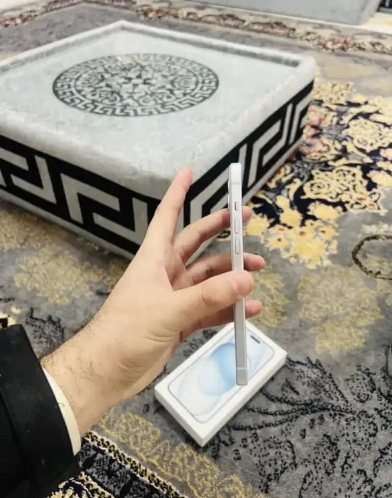 Apple iPhone 15 plus 2