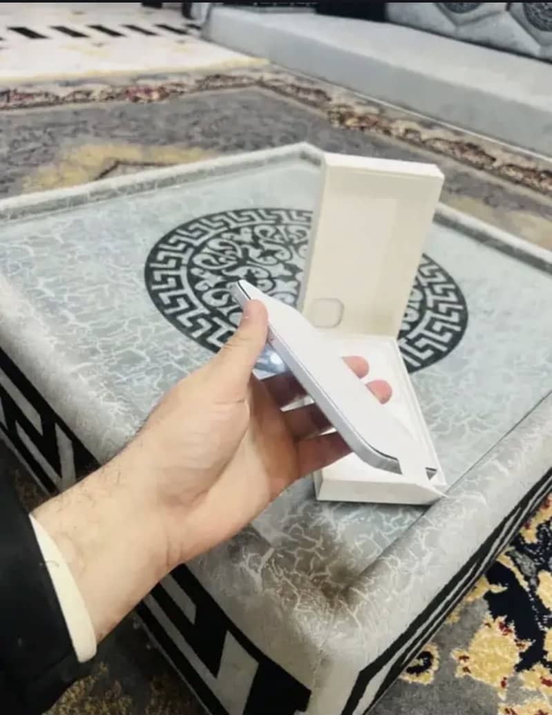 Apple iPhone 15 plus 5