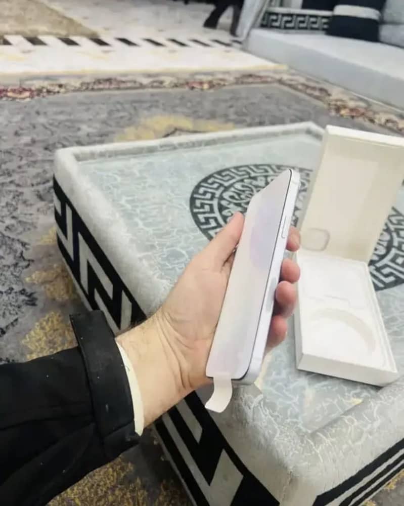 Apple iPhone 15 plus 8