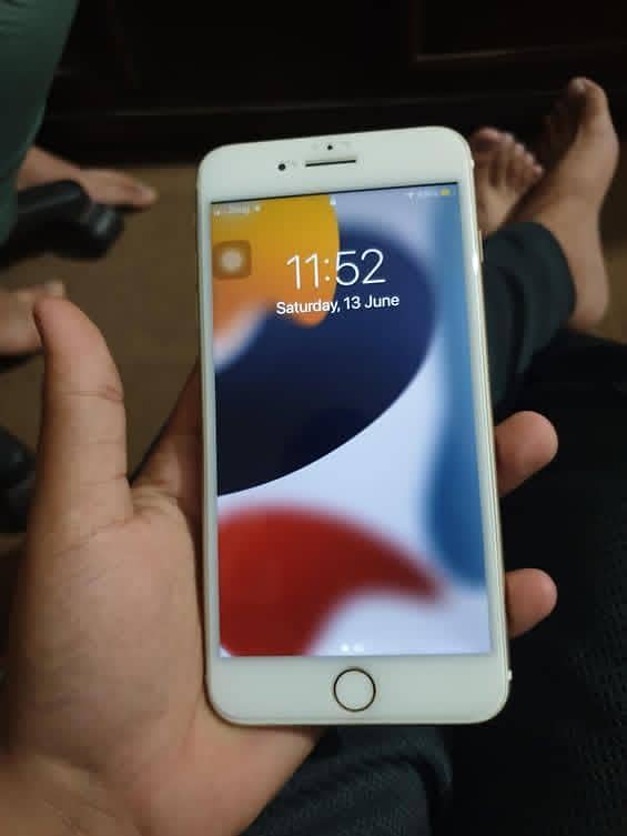 Apple iPhone 7 Plus 9