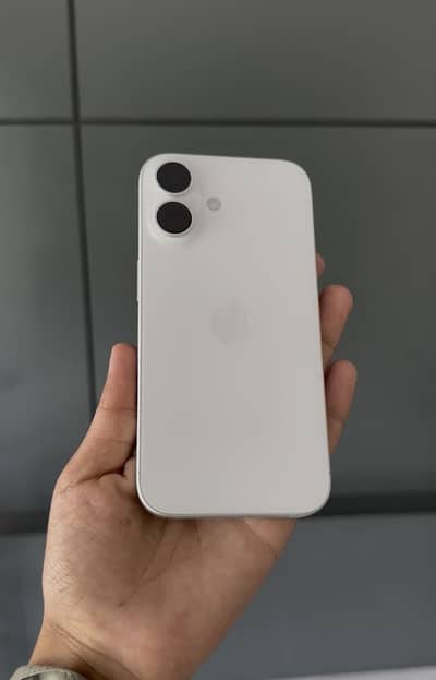 Apple iPhone 16
