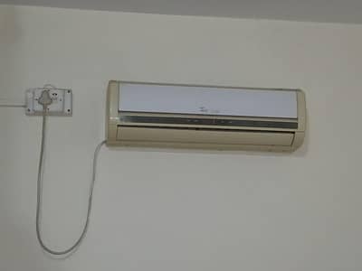 dalonce Ac good condition
