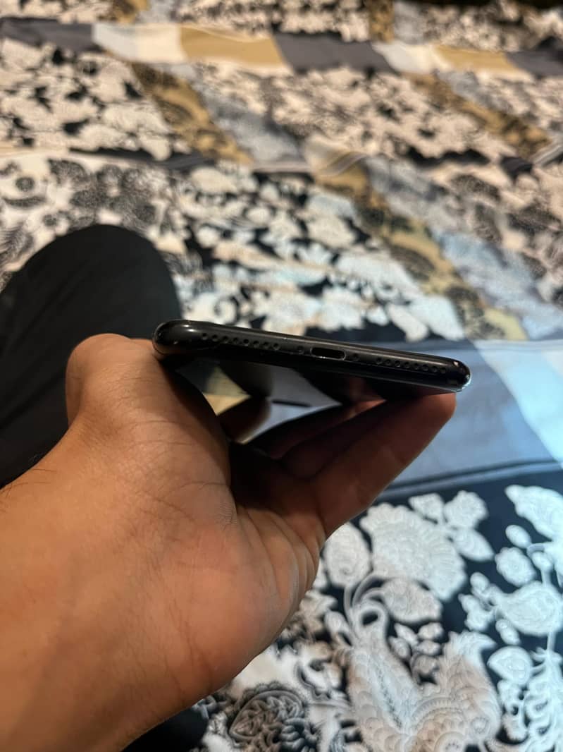 Apple iPhone 7 Plus 4