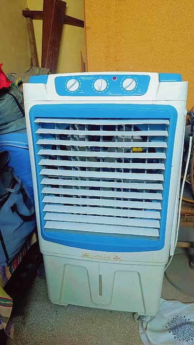welcome air cooler with ice packs .