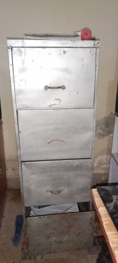 4 Drawer Steel Filing Cabinet for Sale 4-Drawer Steel Filing Cabinet /