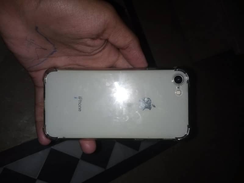 Apple iPhone 8 1