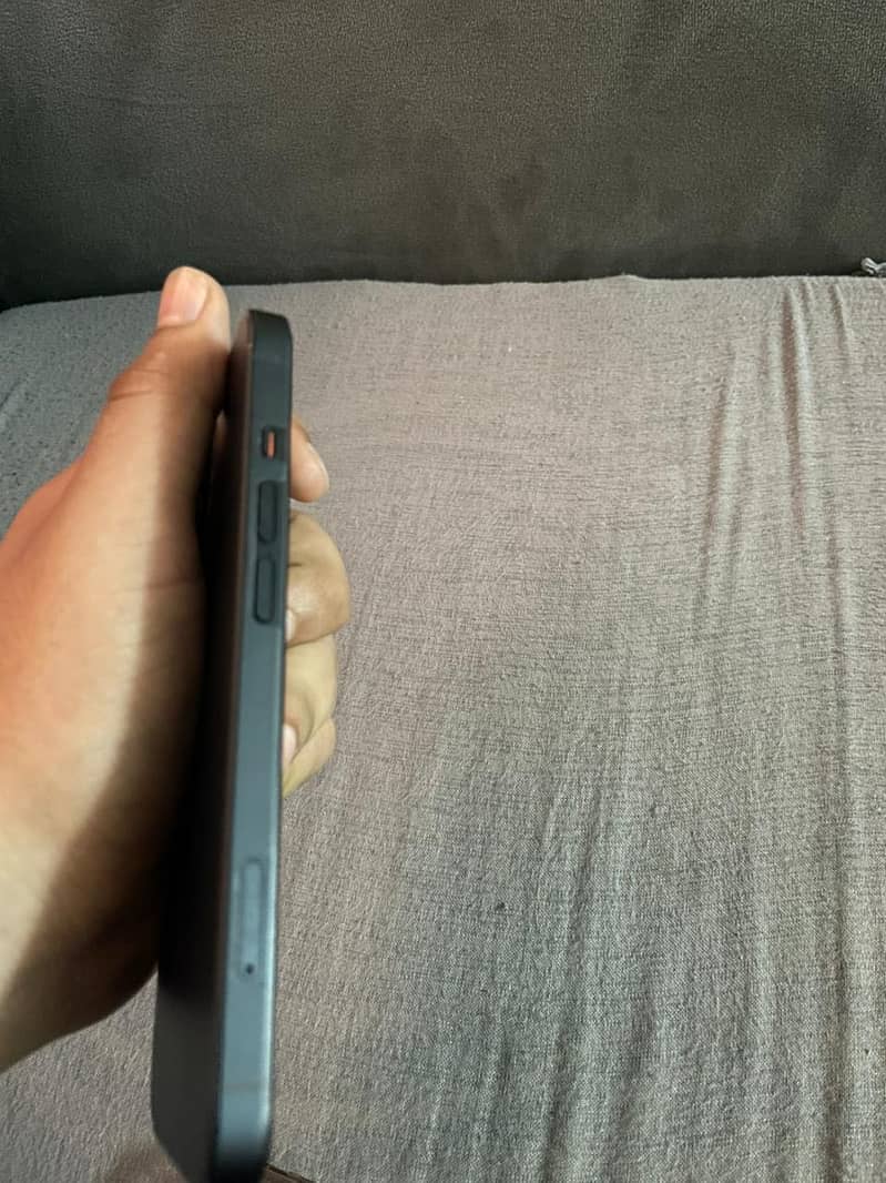 Apple iPhone 13 0