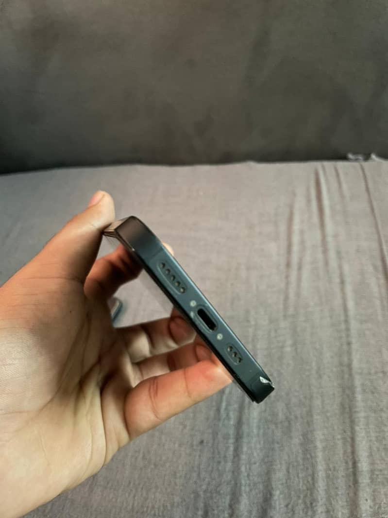 Apple iPhone 13 2
