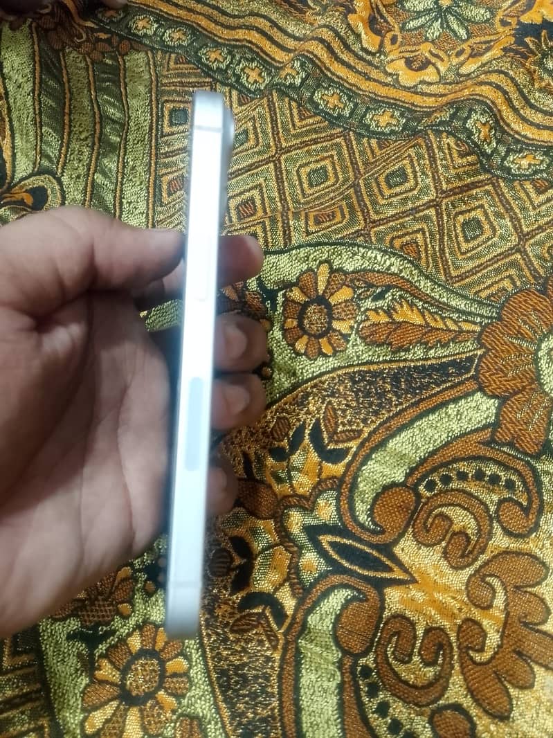 Apple iPhone 14 6