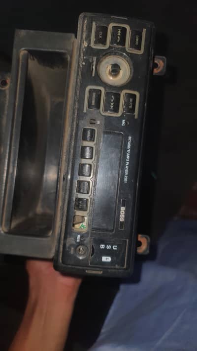Cultus Mai laga huva thaa LCD lagi hai is lyi nikala hai Sb ok hai. 1