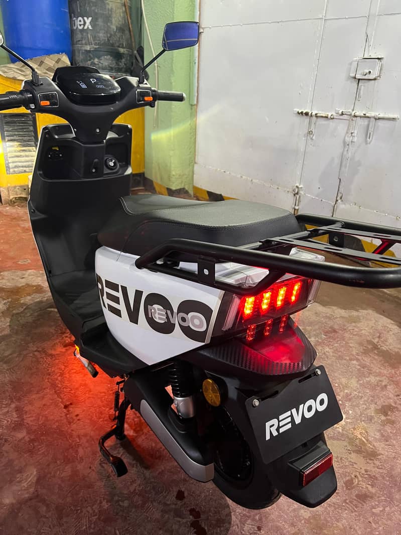 REVOO A01 3