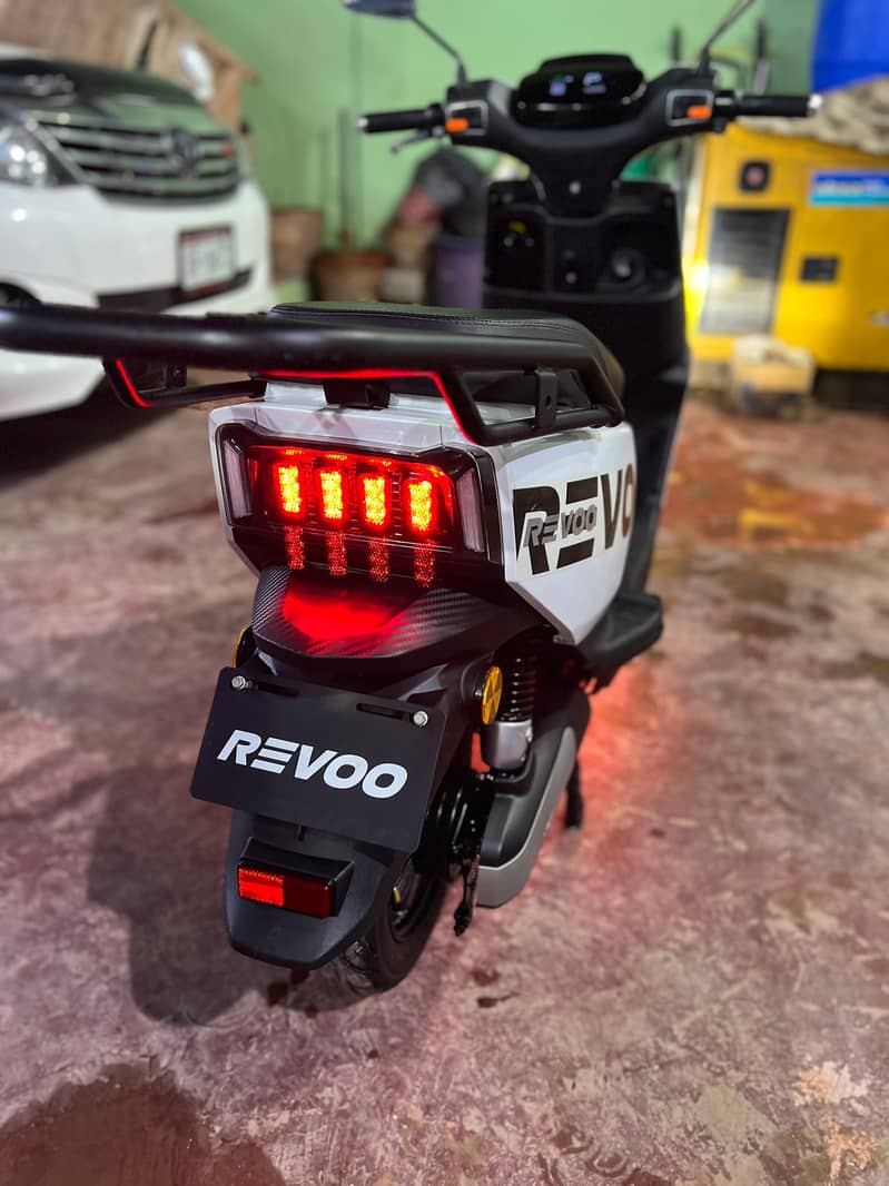 REVOO A01 5