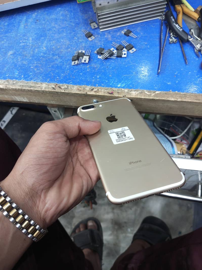 Apple iPhone 7 Plus 0