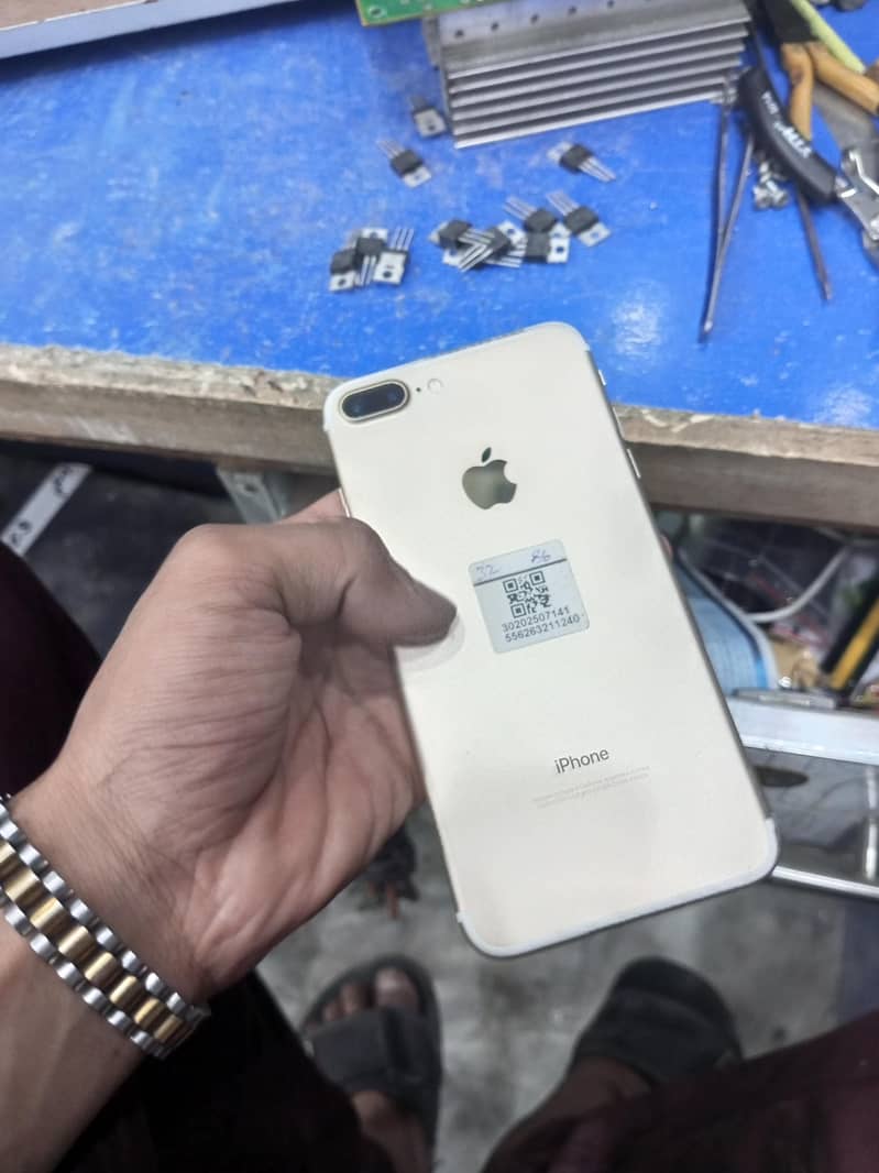 Apple iPhone 7 Plus 1