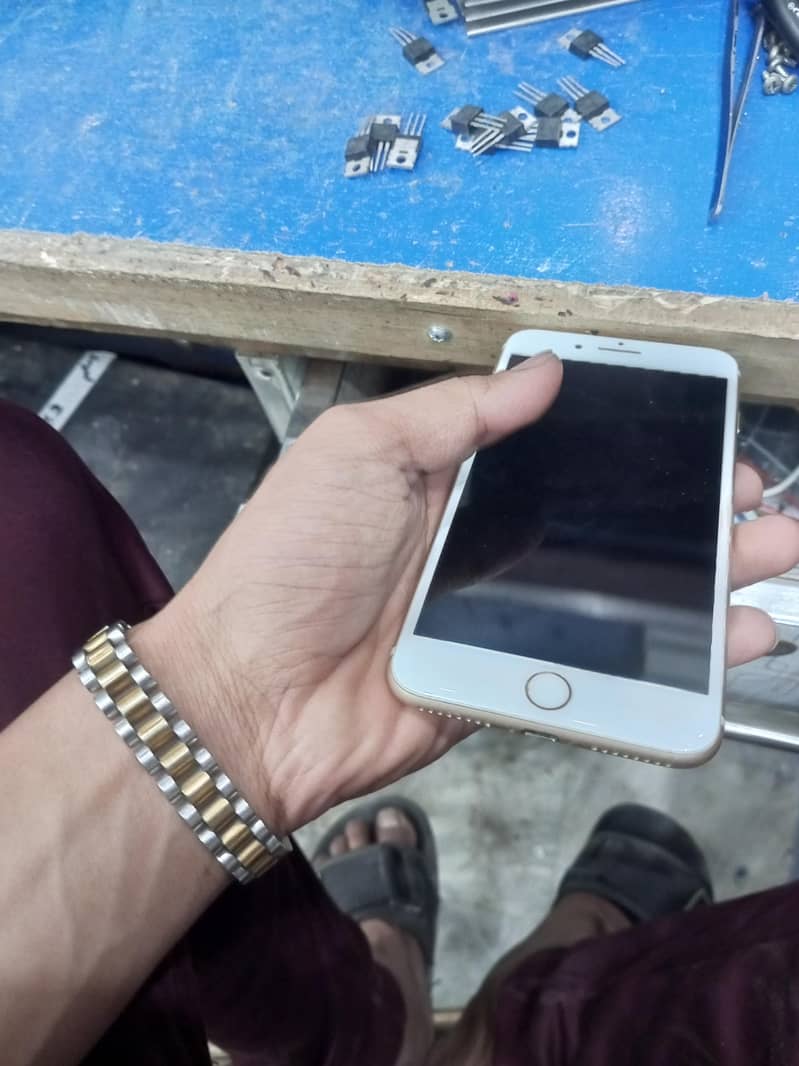 Apple iPhone 7 Plus 4