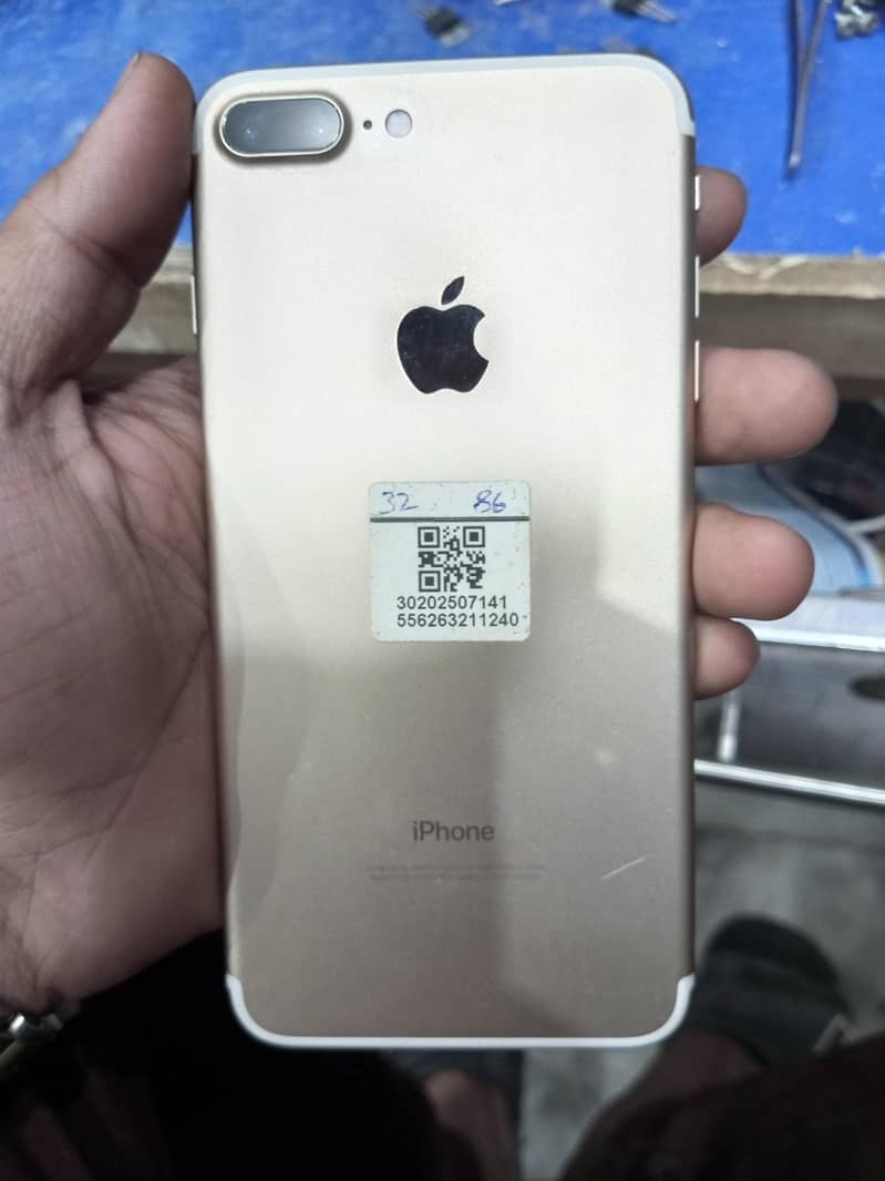 Apple iPhone 7 Plus 11