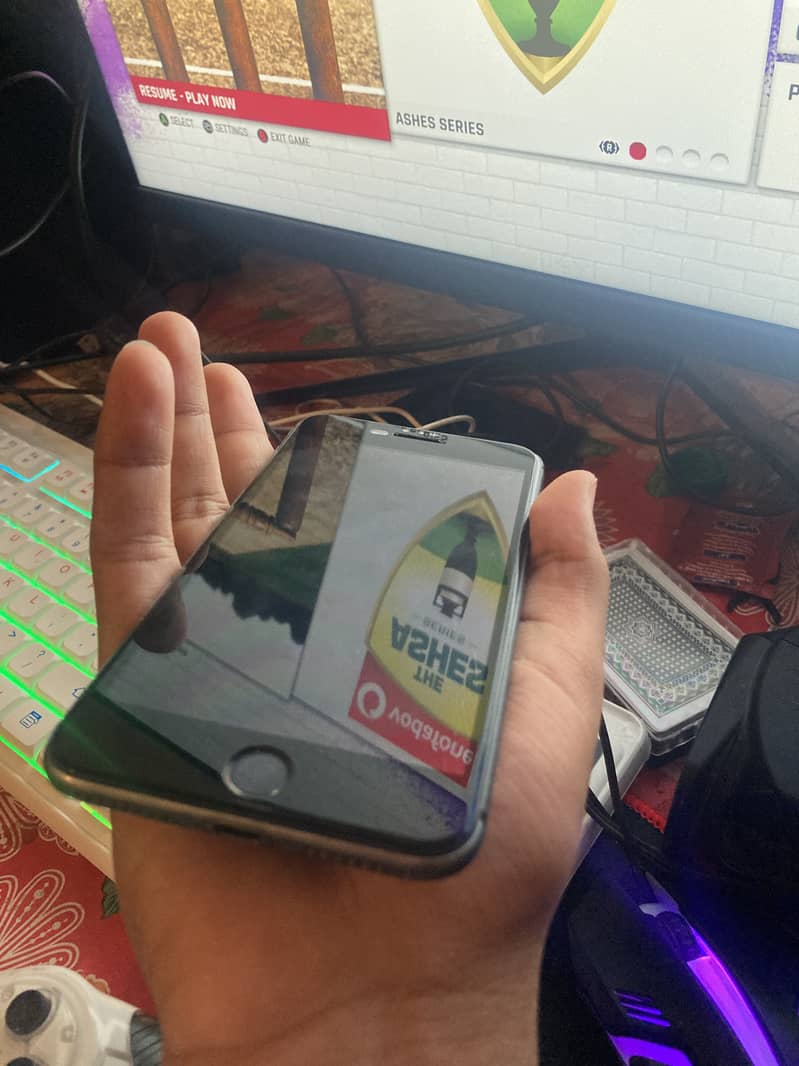 Apple iPhone 8 Plus 1