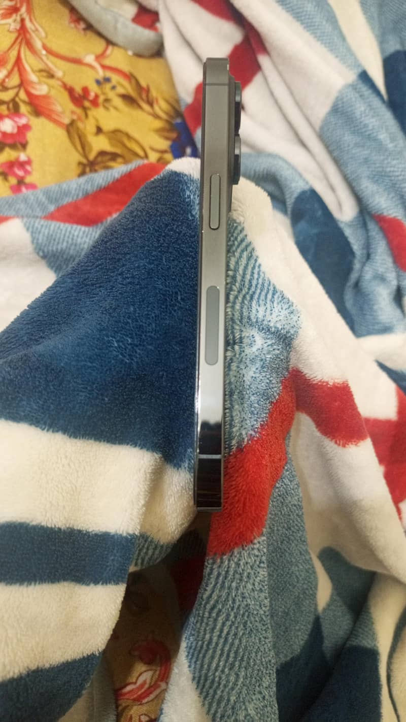 iPhone 14 Pro 4