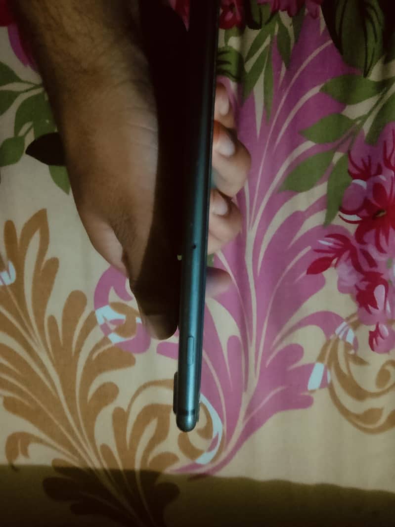 Apple iPhone 8 Plus 1