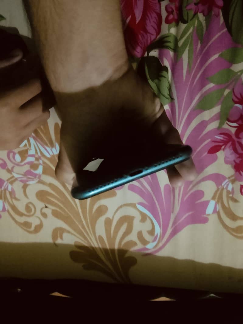 Apple iPhone 8 Plus 3