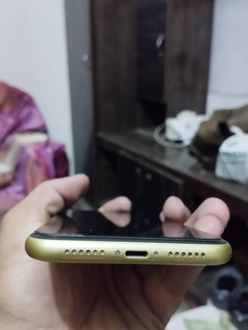 Apple iPhone 11 3