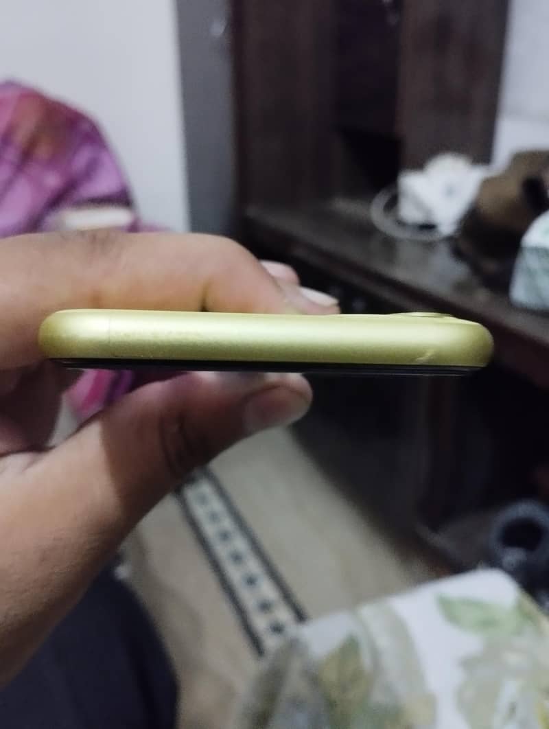 Apple iPhone 11 4