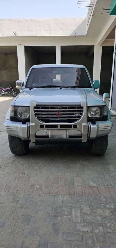 Mitsubishi Pajaro super exceed 3.5 V6 Top variant