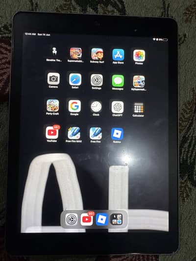 Apple iPad 5th Gen (32GB / Wi-Fi) – normal Condition, iPadOS 16