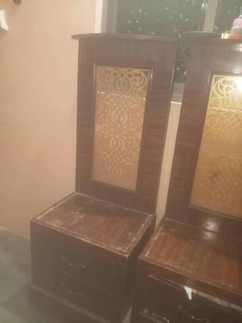 dressing table and side table used 2
