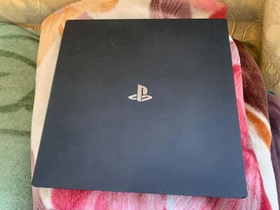 PS4 Pro 1TB Non JB with box and 1 Game