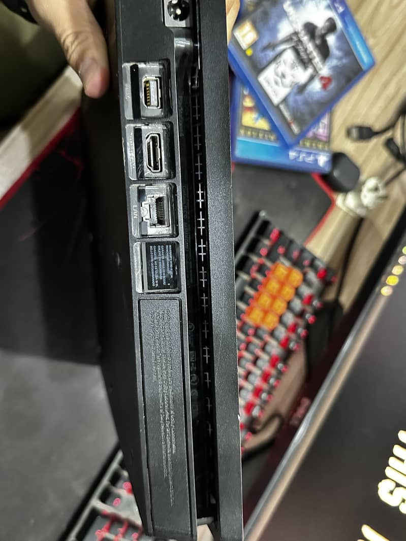 Ps4 slim 1