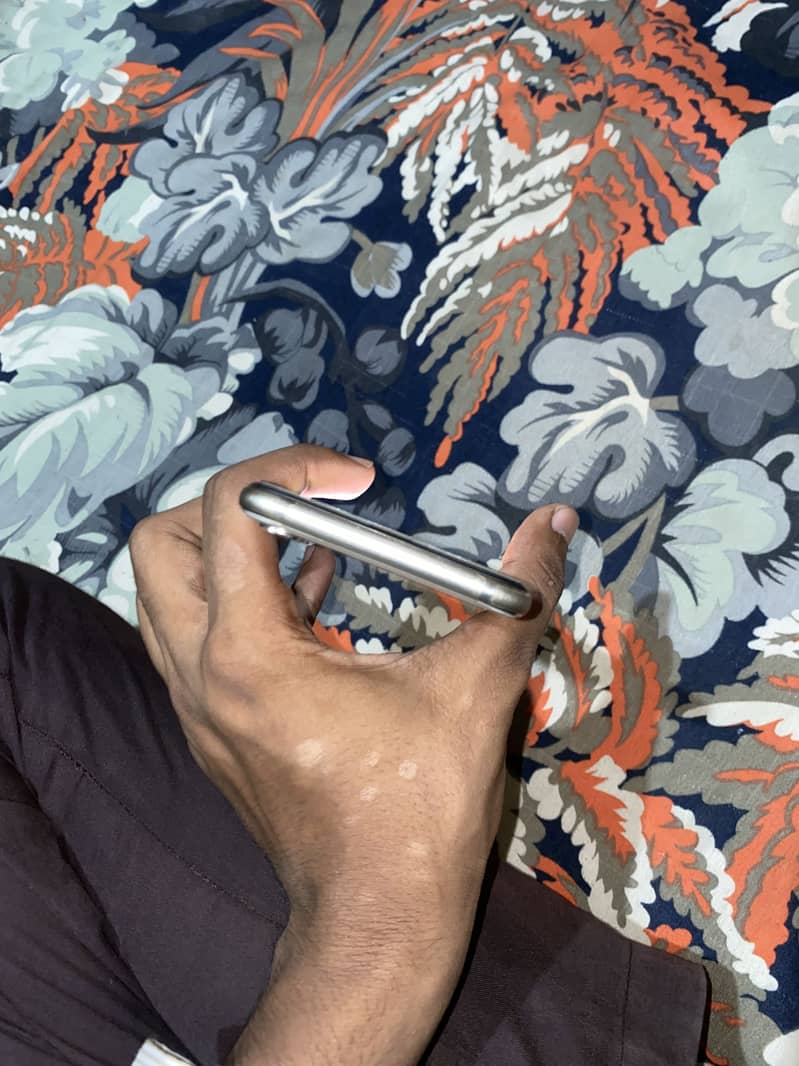 Apple iPhone X 5